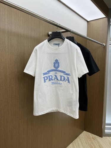新款 pd 高定面料 玉蚕丝般的丝滑 2025春夏新品上市时尚经典圆领短袖时尚单品设计，更加时尚舒适，高标准定制，上身非常有型，人工手绘工艺， 客供辅料，客供进