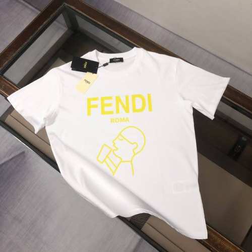 fendi 芬迪 最新款情侣款圆领短袖 情侣T恤 春夏新品 高品质 胸前标识字母Logo印花工艺 时尚百搭潮款 定制进口面料 穿着舒适 透气 时尚不失个性 上身