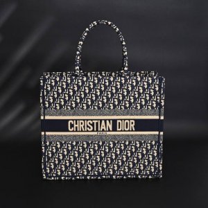 dior迪奥Cd Book Tote经典Oblique牛仔托特包购物袋 大号 蓝色 纹路清晰 刺绣细节完美 size :41*35*18