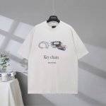 b167# 市场顶级品质 Balenciaga 巴黎世家2025Ss 钥匙扣Key Chain字母印花短袖T恤 印花采用环保进口材料白墨直喷工艺 市场顶级的质量