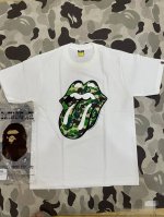 00138款Bape X 滚石乐队 联名款 Ss25 迷彩嘴巴图案袖口徽标圆领宽松短袖T恤 男女同款 码数Smlxlxxl 黑色白色
