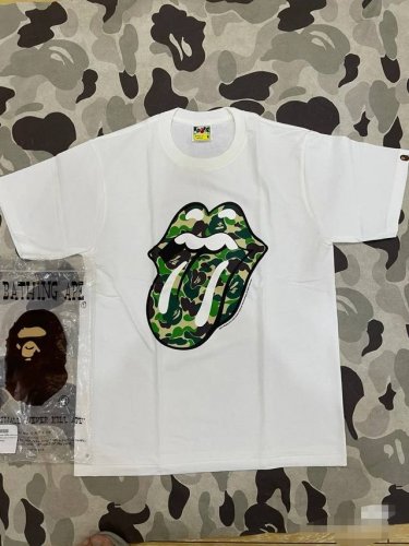 00138款Bape X 滚石乐队 联名款 Ss25 迷彩嘴巴图案袖口徽标圆领宽松短袖T恤 男女同款 码数Smlxlxxl 黑色白色