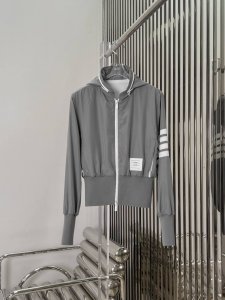 新款 最新Tb 25New 经典四条杠防晒外套 尺码 Sml