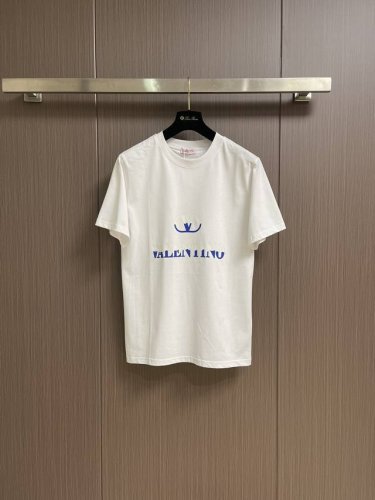 valentino 2025Ss胶印Logo棉质圆领套头短袖T恤 男女休闲百搭短袖衫创作的限量级高奢单品男女元素必入推荐 客供进口100 纯棉面料制作而成 面料