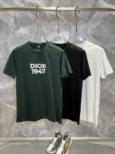 dior迪奥 2025春夏最新款时尚圆领短袖T恤，丝光棉面料，上身凉爽，贴肤舒适，吸汗透气，耐看又好穿，Logo徽章定位印花，原厂工艺一丝不苟，型男必备单品 尺
