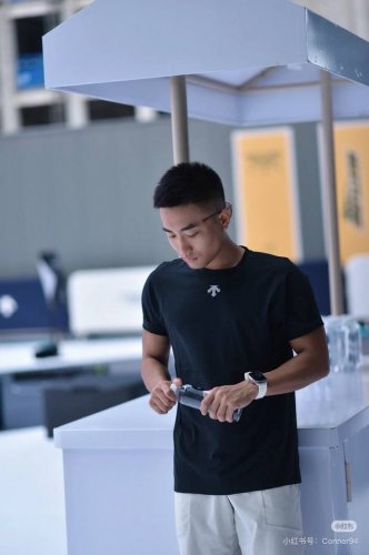 descente 迪桑特陈伟霆 彭于晏同款 三色综训运动健身男女同款清爽速干短袖T恤夏季新款 原单Des综训系列运动健身男士轻薄透气速干T恤，这款T恤可以说是夏