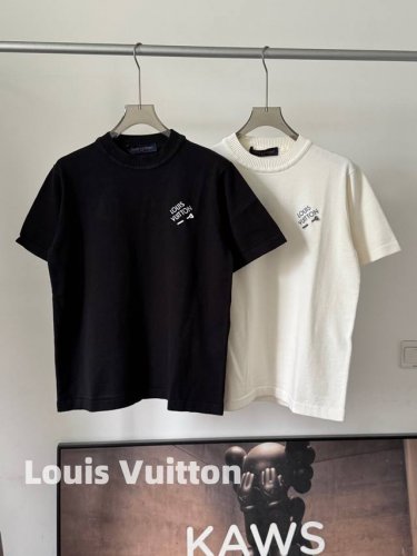 louis Vuitton Lv 别针刺绣Logo圆领针织短袖T恤 男女同款 P10400购入原样开发， 32支新疆长绒 定织定染60 3S烧毛棉纱线，对版订做