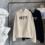 Fear Of God Essentials第八季复线高街1977数字连帽卫衣 定制螺纹 非常耐穿舒服 版型宽松 上身百搭 搭配纯色简约的裤子 休闲运动兼可轻松