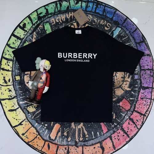 burberry ] 2025春夏新款圆领短袖T恤 硅胶立体字母Logo短袖 高端32S双纱280克面料 重磅面料 定制拉架罗纹同缸同染 三标齐全 男女同款 颜