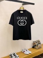 Gucc‘’60Ss新款经典印花短袖，明星穿搭款，采用双纱纯棉280G，印花工艺，面料颜色定制定染，不缩水不退色。手感舒服，质感超强潮男潮女必备经典落肩阔版型，