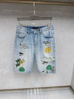 Lv 2025早春专柜新款牛仔短裤 高品质制作 日常必备的完美之选 简单大气亦时尚有型 定制进口丹宁面料 精工洗水工艺 面料更加舒适柔软亲肤 做工精细工艺精湛