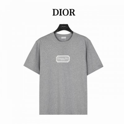 dior 迪奥 刺绣银标Logo短袖 夏季渠道限定新款 简约又不失风格的复古品牌标识，夏日炸街酷毙了 情侣气质款，两色推荐入手。采用定制面料。添加杜邦公司Sor
