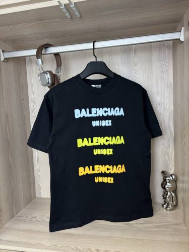 款号：Dc62# Balenciaga巴黎世家印花短袖T恤男女款 280克纯棉双砂面料 所有面料均已提前做过缩水 品质第一 所见即所得 不会洗一次版型就有所变化