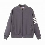 tb汤姆布朗行政版西服外套 百分百棉西装型舒适面料 全方位定制门禁拉链 口袋纽扣 织带 定制包装 三标齐全 经典四条杠区分普通印花 内里经典的条纹高克重里布 颜