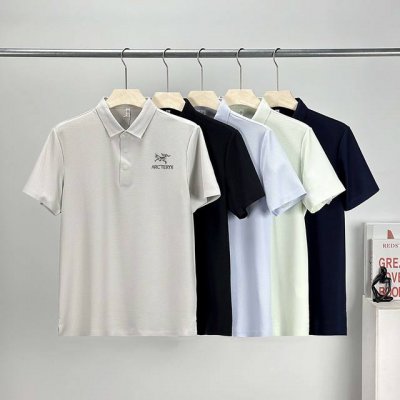 始祖鸟男款速干翻领短袖 颜色 黑色 浅蓝色 灰白 浅绿色 青色 采用高科技速干面料，快速吸湿排汗，保持身体干爽舒适，适合夏季或运动场景经典翻领设计，兼具商务与休