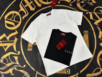 Gucci Logo精致升级，灵感源自八十年代复古 原版面料 官方同款 短袖T恤 定制面料 同缸染面料 手感非常舒服 春夏最新砖柜同步 时尚又个性 超级百搭 宽