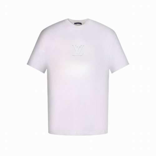 louis Vuitton 路易威登 浮雕压花Logo短袖T恤 5700购入Zp，采用纯棉克重270G ，搭配32S双纱1×1螺纹，面料螺纹同缸定染。胸前搭配L
