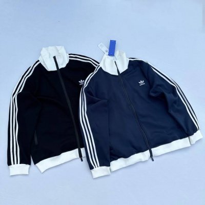 0251920 adidas阿迪达斯25S新款外套 经典款 男女同款 细节在线 随意对比 原版复刻 专柜定色定染 同款藏蓝色面料 同款提花记忆面料硬度适中 上身