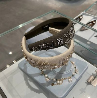 miu饰品 发夹 重工款 水晶玻璃钻纯手工缝制 配盒子 大货实拍 2色