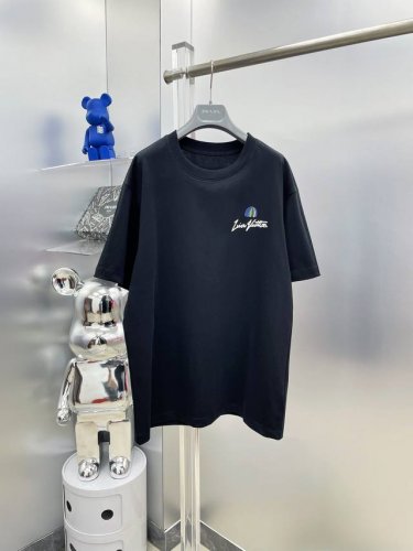 lv 路易 2025夏季新款草间南瓜印花Logo短袖Tee 专柜同步有售，原单狠货，时尚 进口原版科技面料，上身舒适透气，原版定制五金辅料，上身帅气有型，三标齐