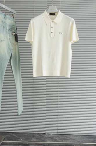 new# pra#Da25Ss春夏新品 男士针织翻领短袖衫！采用纤维超细与高弹的伊力特纱线织造而成，质感与纹理都是超级的柔和，非常的轻薄柔软，手感极其的细腻丝滑