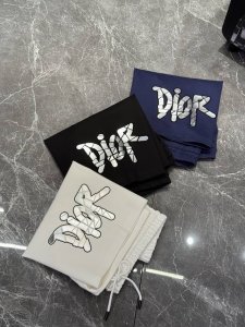 dio*R 25Ss夏季新款五分短裤 可配套T恤成套搭配.爆款推荐 侧身完美Dior字母爆裂感印花设计 完美的丰富大家的视觉感 时尚又好看 常规版型效果超赞 而