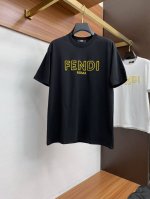 芬迪 2025新款原单男士休闲阔版短袖T恤！高端定制 高版本 时尚百搭爆款 宽松版 原版进口双股纯棉面料 螺纹袖口.领口衣摆 手感超柔软细腻 穿着亲肤舒适 高端