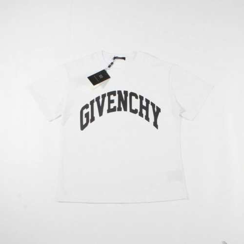 Givenchy 纪梵希 经典字母短袖 采用260克双砂面料 三针五线做工，领口包包边条 今年火爆的品牌 看到了就忍不住要自留一件 正确纹路立体印花 正确面料版