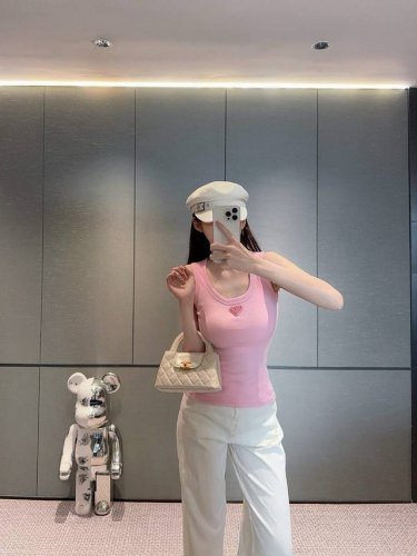 prada普拉达定制字母三角标螺纹背心 款号：25670703187 颜色：咖色 灰色 黑色 粉色 尺码：Sml S码80-95斤 M码95- 斤 L码 -12