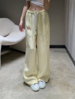 上新 Alexand*R Wang 大王 微标刺绣抽绳休闲阔腿长裤 经典时尚的松紧腰 直筒阔腿版型简单搭配都能穿出时尚达人随意又时髦的气场！ 颜色：白色 黑色