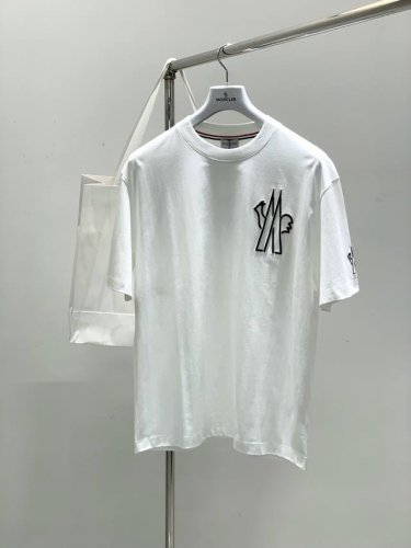 moncler 蒙口，2025夏季最新品，专柜同步有售，原单狠货，时尚休闲圆领短袖T恤，上身舒适！吸睛而有亮点，采用进口原版面料，顶级刺绣工艺字母图案Logo，