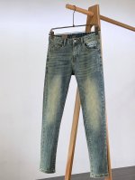 gucci 古驰 2025Ss早春新品 高级时装感，重工洗水牛仔裤。 面料很特殊，超细精仿棉纱混纺，超柔舒适感。 具备牛仔随性感 ,休闲感 , 亦有轻松感 ,时