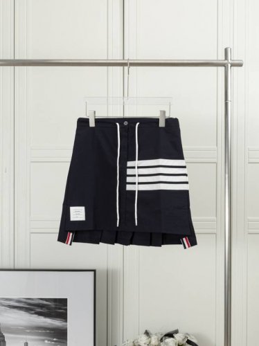四杠梭织百褶裙 thom Browne:四杠梭织百褶短裙 1:1 原版定制面料 辅料 颜色: 灰色 藏青色 尺码 123 码