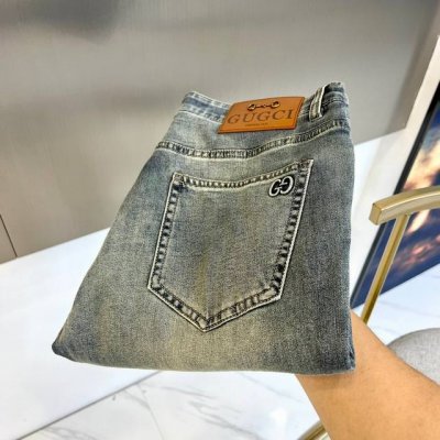 Gucc古家、2025早春新品经典男士单宁修身时尚水洗牛仔裤，纯正 香港洋行渠道货 经典明星级单品，丹宁牛仔裤属于衣橱的必备单品，属于日常混搭和造型的利器 每个