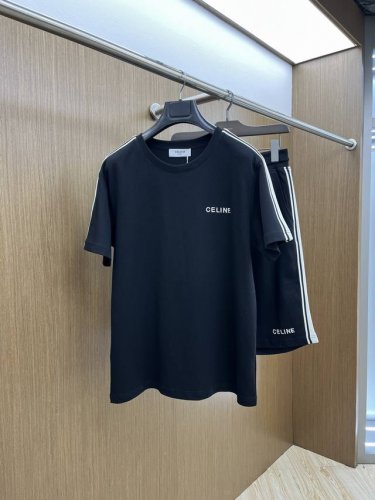 套 Celine 高端定制 2025春夏新款首发专柜最新款短袖短裤休闲套装 高端订制 设计前卫时尚！品牌Logo重工艺设计 高端定制丝光云朵棉面料.手感柔软.穿