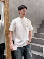 Ysl 2025春夏新款男女同款短袖T恤，！定制专属纯棉面料，定制原版工艺螺纹，胸前重工字母Logo工艺设计！简约大方，从容百搭，档次极高，完美融入时尚还有风情