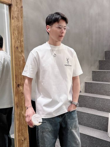Ysl 2025春夏新款男女同款短袖T恤，！定制专属纯棉面料，定制原版工艺螺纹，胸前重工字母Logo工艺设计！简约大方，从容百搭，档次极高，完美融入时尚还有风情