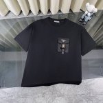 parda 普拉达2025新款口袋机能休闲圆领短袖T恤 小红书热门爆款｜明星网红同款穿搭 1面料采用21支320克纯棉双纱面料 柔软亲肤、透气性强，定位裁剪工艺