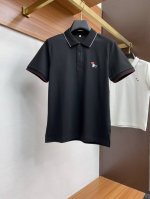 tb 臻品定制系列的设计Polo衫确实独具匠心，展现了定制服装的精致与品味。定制材质，不仅触感柔软舒适，还具有良好的透气性和吸湿性，确保穿着者在任何场合都能保持