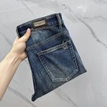 Dg*杜嘉班纳 高端定制、2025早春最新款牛仔裤 柜台同步发售 原版定制复刻 客供五金辅料 原单品质 直筒版型 进口牛仔面料纯棉 重工洗水 做工走线精细 上身