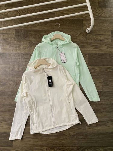 顶级原单货！Descente 迪桑特训练系列，女士运动上衣Upf70防晒衣防晒服， 清凉夏日出行，呵护你的肌肤 不在被紫外线照射而烦忧， 超轻量化材料，四面回弹