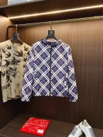 Chaon Burberry 巴宝莉 2025秋冬专柜新款休闲时尚夹克外套 超前卫设计风格 品牌Logo重工点缀设计 细腻舒适 穿着非常轻便不易起皱。多重重工艺