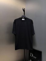 玛吉拉2025春夏新品短袖T恤，一比一原版刺绣三标齐 ！简约百搭款。纯棉面料.穿着透气舒适！黑白两色 宽松版型. 男女同款！ 码数：Xs S M L