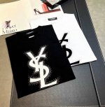 100 Ysl圣罗兰～2025年新款春夏210克重纯棉短袖T恤潮牌上新：以植绒工艺打底字母搭配烫钻组合定制凸现重工艺，是春夏值得入手的必备短袖 颜色：白 黑 码