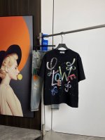 罗意威2025夏季新品短袖T恤，一比一原版印花.三标齐 ！简约百搭款。纯棉面料.穿着透气舒适！黑白两色 微阔版型.男女同款！码数：M-Xxl M码可以穿到140