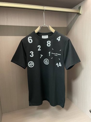 马吉拉 男士时装款圆领短袖T恤，贸易公司洋行货，高级限定款，25年春夏新品，明星级人气单品！ 客供埃及进口顶级面料，甄选尼罗河区域光照极好的上等棉花原料，经过百