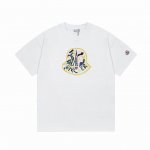 隔天到 Moncler 蒙口 彩色模糊几何刺绣% Logo标识精致升级 原版面料 官方同款 短袖T恤 定制 同缸染面料 手感非常舒服 春夏最新版本 颜色: 白色