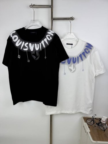款号A5 Louisvuitton 驴家经典涂鸦印花Logo图案圆领半袖T恤短袖 男女同款 情侣款 宽松版型 颜色：黑色 白色 尺码：Xs S M L