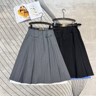miumiu 2025夏装新款半身裙，压褶1字摆版型搭配皮带收腰显瘦，下边拼接撞色面料时髦洋气，2色Sml，
