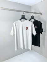 巴宝莉 穿200斤。宽松版 顶级货品2025春夏新款首发专柜最新款短袖圆领T恤 高端订制 设计前卫时尚！品牌Logo重工艺设计 高端定制天丝面料.手感柔软.穿着